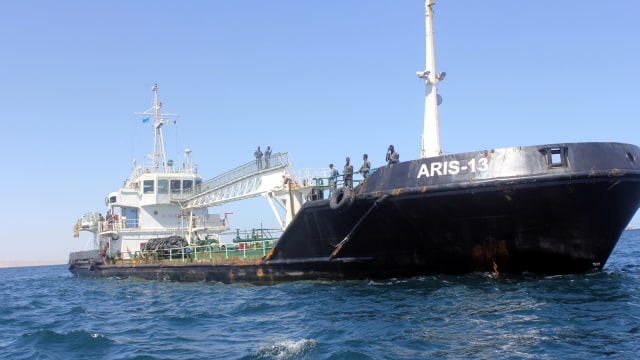 Tanker  Aris-13 yang dibebaskan oleh bajak laut. (Foto: Reuters/Abdiqani Hassan)