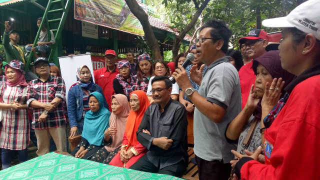 Djarot bersama warga Pejaten (Foto: Nadia Riso/kumparan)