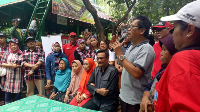 Djarot bersama warga Pejaten (Foto: Nadia Riso/kumparan)