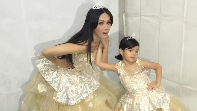 Mulan dan Safeea Ahmad (Foto: Instagram @mulanjameela1)