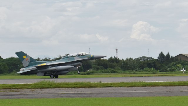 Jet F-16 hibah dari AS tiba di Magetan Foto: Siswowidodo/ANTARA