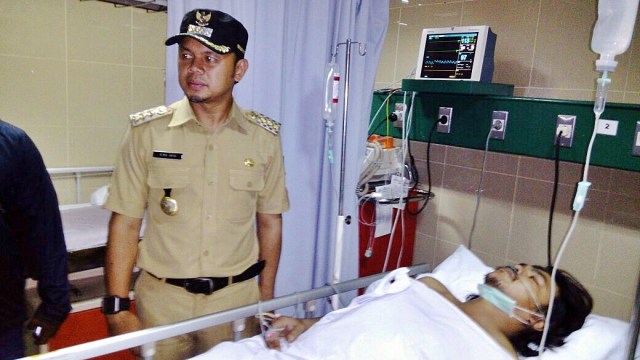 Wali Kota Bogor Bima Arya kunjungi korban di RS (Foto: Twitter/ Polres Bogor Kota)