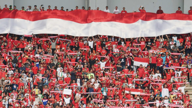 Para pendukung Timnas Indonesia U-22. (Foto: Aditia Noviansyah/kumparan)