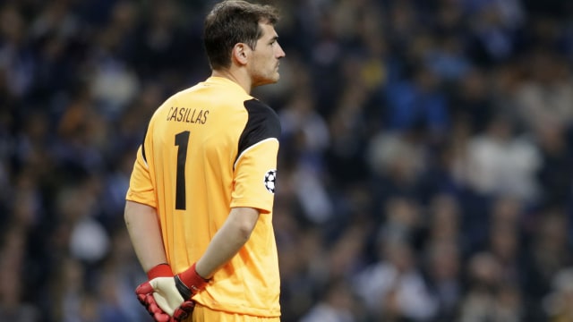 Casillas sedang menanti. (Foto: Reuters)