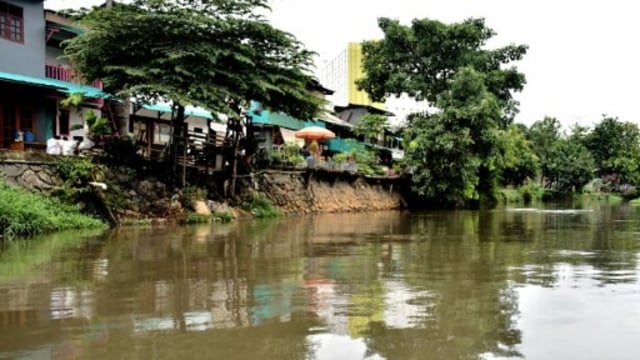 Bantaran sungai lebih bersih dan indah (Foto: Bay Ismoyo/AFP)