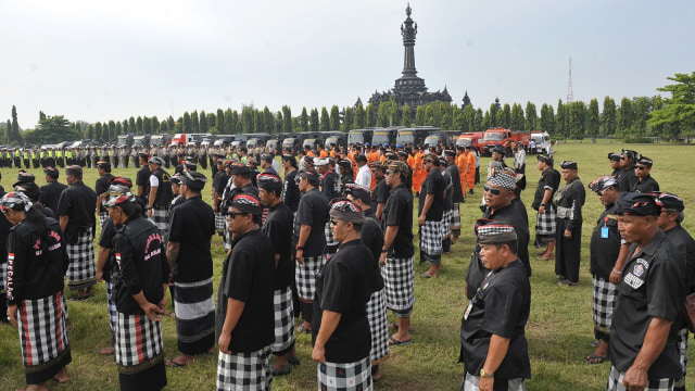 Pasukan pengamanan perayaan Hari Nyepi  (Foto: ANTARA FOTO/Nyoman Budhiana)