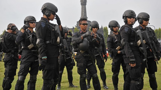 Polisi saat melakukan pengamanan (Foto: ANTARA FOTO/Nyoman Budhiana)