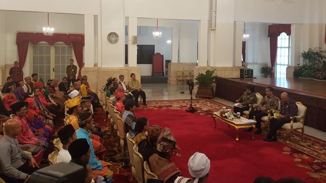 Jokowi Terima Aliansi Masyarakat Adat Nusantara (Foto: Yudhistira Amran/kumparan)
