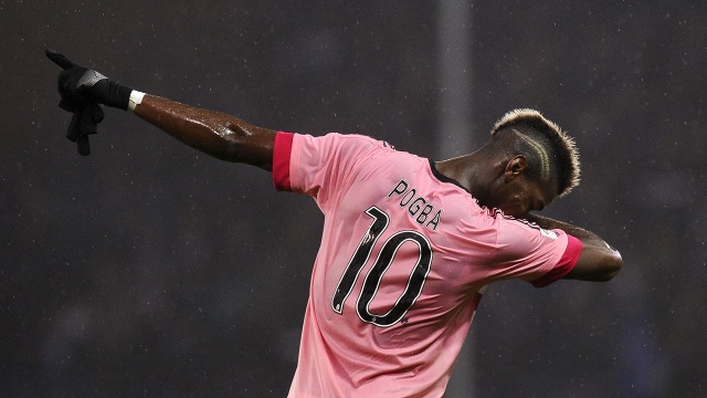 Paul Pogba selebrasi dengan dab. (Foto: Giorgio Perottin/Reuters)