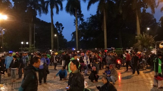 Pengemudi ojek online di depan Balai Kota Bogor. (Foto: Aditia Nugraha/kumparan)