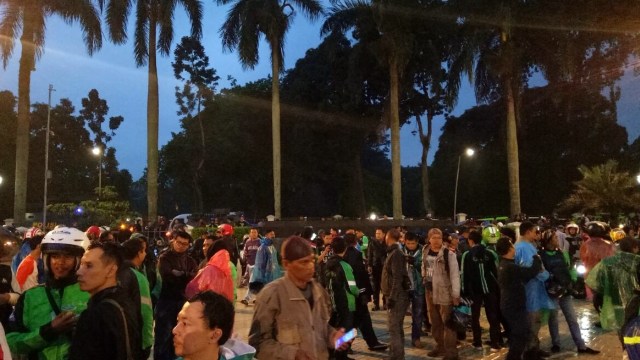 Pengemudi ojek online di depan Balai Kota Bogor. (Foto: Aditia Nugraha/kumparan)