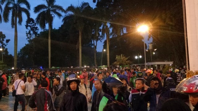 Pengemudi ojek online di depan Balai Kota Bogor. (Foto: Aditia Nugraha/kumparan)