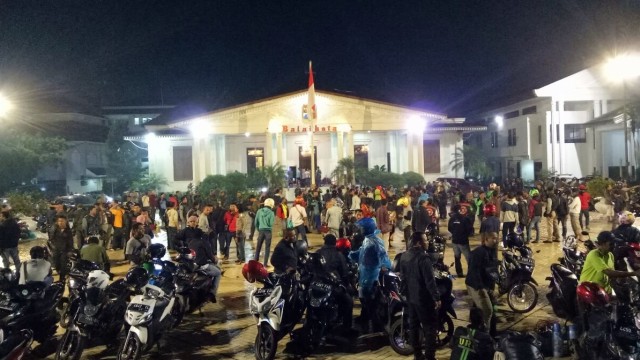 Pengemudi ojek online di depan Balai Kota Bogor. (Foto: Aditia Nugraha/kumparan)