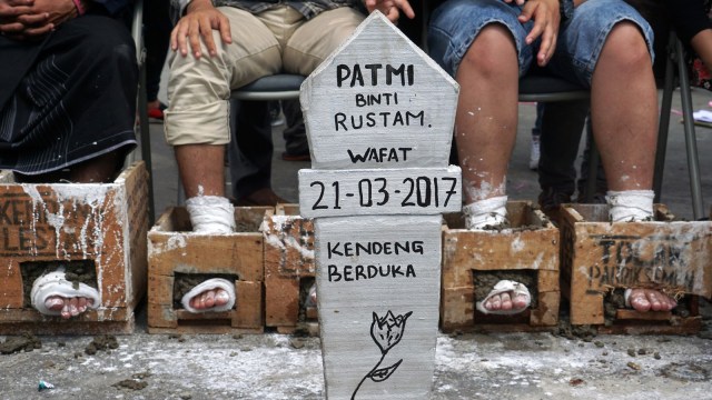 Memperingati kematian Patmi, petani Kendeng (Foto: Aditia Noviansyah/kumparan)