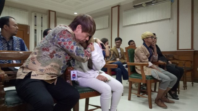 Aming dan Evelyn di ruang sidang Pengadilan Agama. (Foto: Yurika Kencana/kumparan)