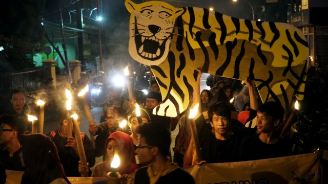 Macan Cisewu diarak di Bandung (Foto: Agus Bebeng/ANTARA)