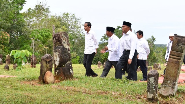 Jokowi did Pemakaman Mahligai Barus. (Foto: Biro Pers Istana/Laily Rachev)