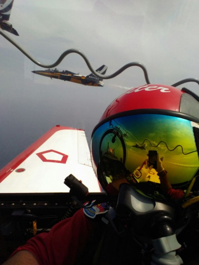 Aksi selfie penerbang TNI AU (Foto: Twitter/ @_TNIAU )