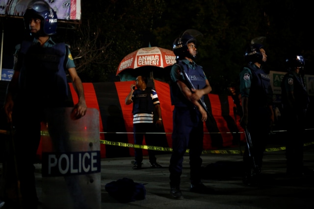 Ledakan bunuh diri di Dhaka, Bangladesh. (Foto: REUTERS/Mohammad Ponir Hossain)