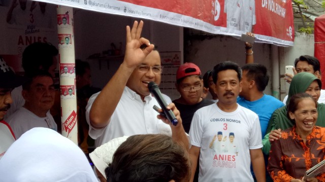 Anies Sambangi Jalan Lautze Raya (Foto: Aprilandika Pratama/kumparan)