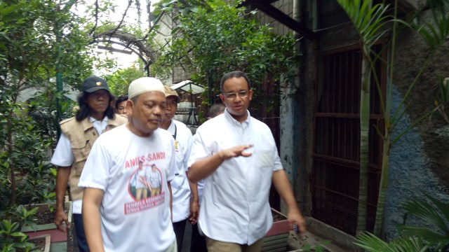 Anies Sambangi Jalan Lautze Raya (Foto: Aprilandika Pratama/kumparan)