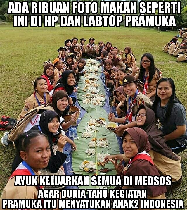 Meme kegiatan Pramuka saat makan bersama. (Foto: Dok. Kwarnas Pramuka)