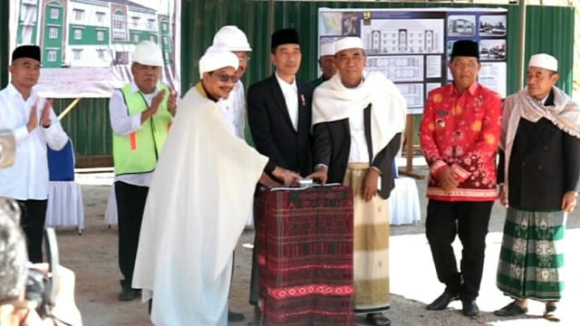 Jokowi di Ponpes Mandailing Natal (Foto: Dok. Kementerian PUPR)