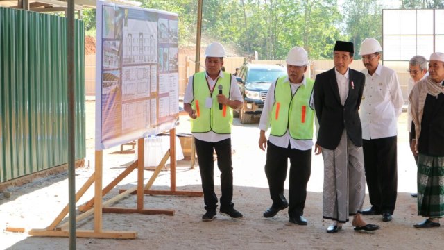 Jokowi di Ponpes Mandailing Natal (Foto: Dok. Kementerian PUPR)