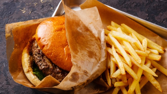 Jangan makan fast food. (Foto: thinkstockphotos)