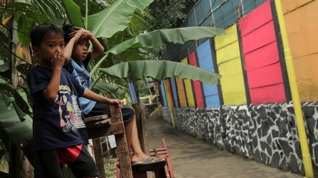 Bocah-bocah Kampung Penas Tanggul. (Foto: Fanny Kusumawardhani/kumparan)