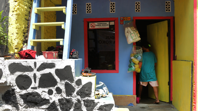 Rumah warna-warni di Kampung Penas Tanggul. (Foto: Fanny Kusumawardhani/kumparan)