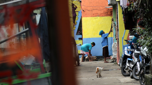 Kesibukan warga Kampung Penas Tanggul. (Foto: Fanny Kusumawardhani/kumparan)