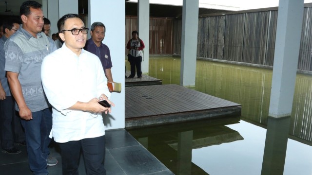 Bupati Banyuwangi meninjau Bandara Blimbingsari. (Foto: Dok. Humas Pemkab Banyuwangi)