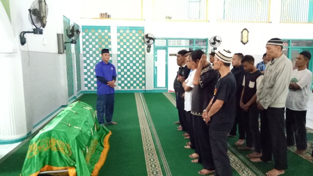 Jenazah Ufie Supiati di Masjid Asy-Sayrief. (Foto: Mustaqim Amna/kumparan)