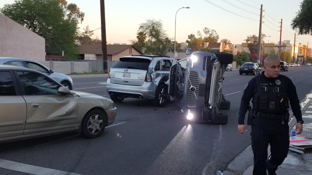 Mobil otonom Uber kecelakaan di Tempe, Arizona. (Foto: Courtesy FRESCO NEWS/Mark Beach/Handout via REUTERS)