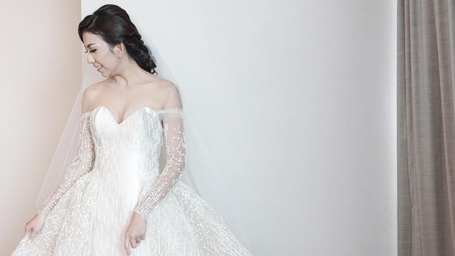 Gaun pengantin berwarna putih (Foto: Instagram/@cindytandiyah)