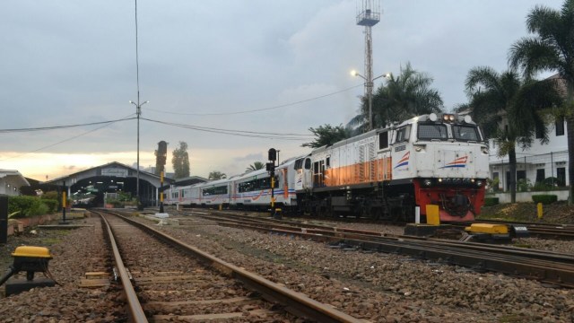 KA Kahuripan Perpanjang Rute dari Bandung Hingga ke Blitar (6726)
