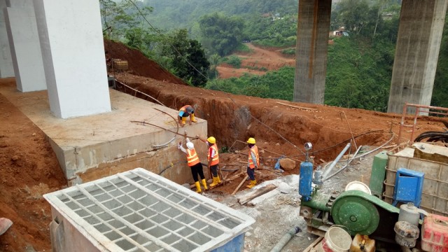 Proyek Jembatan Cisomang (Foto: David Pratama/kumparan)