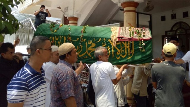 Eko DJ dishalatkan di Masjid dekat rumahnya (Foto: DN. Mustika Sari/kumparan)