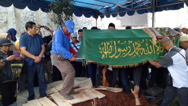 Keranda yang membawa jenazah Eko DJ (Foto: DN. Mustika Sari/kumparan)