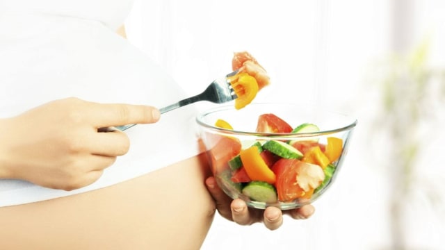 Konsumsi makanan sehat untuk mencegah obesitas. (Foto: Thinkstock)