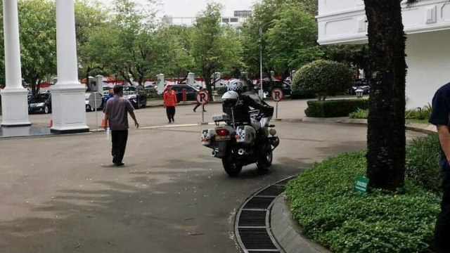 Susi Pudjiastuti ke Istana naik motor Patroli. (Foto: Yudhistira Amran Saleh/kumparan)