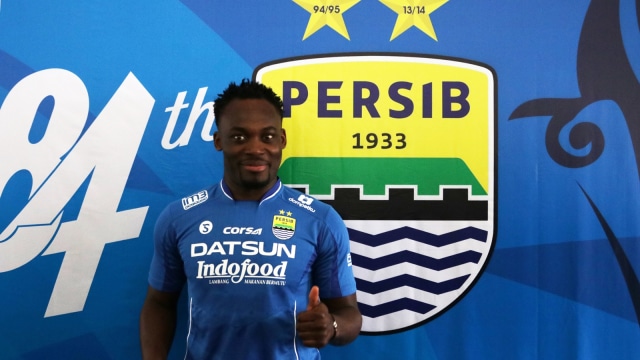 Michael Essien tiba di markas Persib. Foto: Fanny Kusumawardhani/kumparan