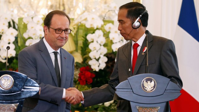 Presiden Jokowi dan Presiden Francois Hollande. (Foto: Reuters/Beawiharta)