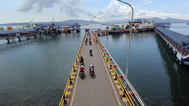 Motor menuju Pelabuhan Ketapang  Foto: Budi Candra Setya/ANTARA