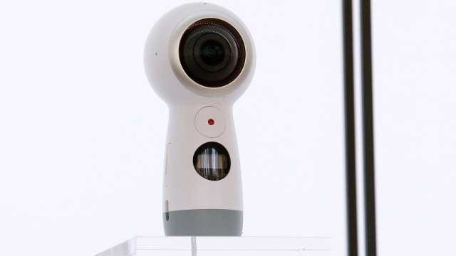 Samsung Gear 360 (2017). (Foto: REUTERS/Brendan McDermid)