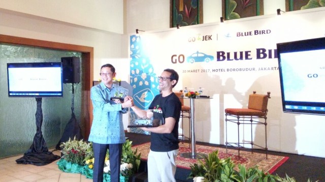 Kerja sama Gojek dan Blue Bird saat meluncurkan kolaborasi Go Blue Bird. Foto: David Pratama/kumparan