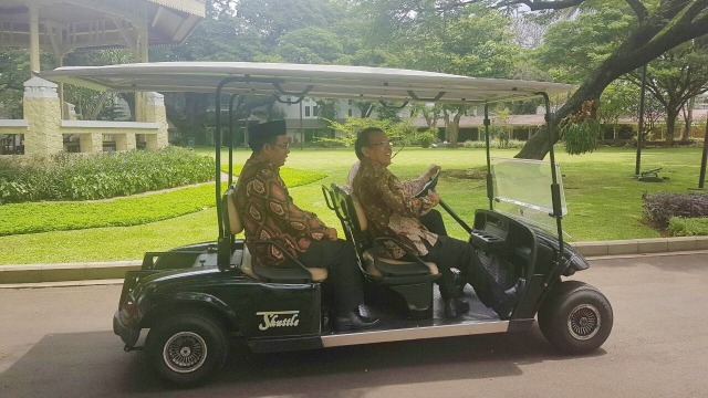 KH Ma'aruf Amin tiba di Istana. (Foto: Yudhistira Amran Saleh/kumparan)