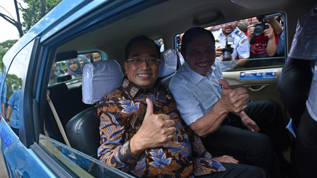 Menteri Perhubungungan, Budi Karya dan Menko Bidang Kemaritiman, Luhut Binsar Pandjaitan. Foto: Antara/Wahyu Putro A
