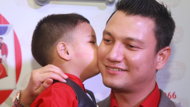 Christian Sugiono dan anaknya (Foto: Munady)